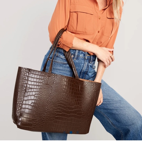 - NWT OLD NAVY Faux Leather Tote Bag Color: Espresso - Picture 3 of 3